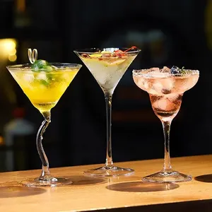 Coupe Martini pliée créative, verre à margarita, tour de verre, coupe trompette Highball, verre à champagne avec bouche inclinée Collins Glass Barware