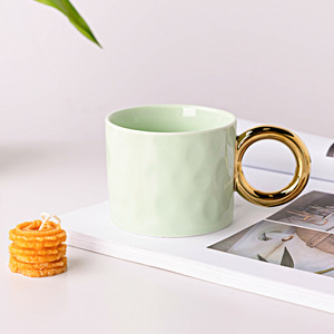 แก้วเซรามิกพร้อมหูจับวงแหวนสีทอง แก้วกาแฟสีพื้นสำหรับใช้ในชีวิตประจำวัน - Product Image 3