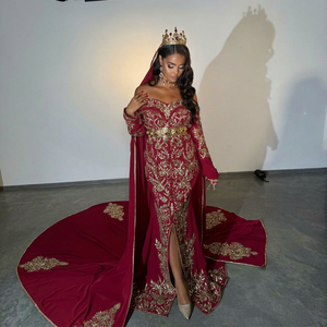 Robe de mariée traditionnelle Fergani élégante et stylée, brodée or et rouge, pour femme, longueur ras du sol, coupe droite, en crêpe banane, couleur soleil - Product Image 1