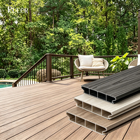 Terrasse de jardin, patio, bord de piscine, revêtement de sol en bois résistant aux intempéries, durable, faible entretien, effet bois