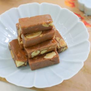 Caramel au sel de mer fait main avec des amandes et des abricots |   Bonbons durs au caramel |   Snacks de mariage pour boulangerie 500g Vente en gros - Product Image 6
