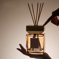 Diffuseur d'huiles essentielles sans flamme en rotin boisé oriental de luxe italien, expérience olfactive supérieure, longue durée (60-90 jours) pour la maison