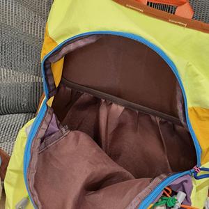 Mochila Kazavo Multicolor Unisex para Senderismo, Uso Escolar y Actividades al Aire Libre - Product Image 4