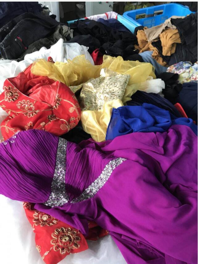 Factory Wholesale Second Hand Summer Clothes Used Ladies Silk Dress Women Clothing
