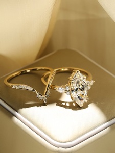 Anillo de Diamantes Cultivados en Laboratorio de 2 Quilates con Corte Marquesa y Conjunto de Anillos de Boda Curvos en Forma de V, Oro de 14K, Joyería Nupcial de Lujo Certificada - Product Image 1