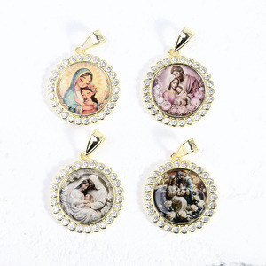Colgante Chapado en Oro <span class=keywords><strong>de</strong></span> 14k con la Medalla <span class=keywords><strong>de</strong></span> la Virgen María, Niño Jesús y Sagrada Familia, Joyería Religiosa con Circonitas, Joyas para Mujer al por Mayor - Product Image 1