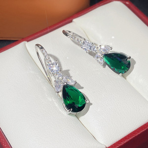 Orecchini Pendenti Vintage a Goccia Verde a Forma di Pera per Donne, Eleganti Accessori per Orecchie da Indossare Quotidianamente - Product Image 3