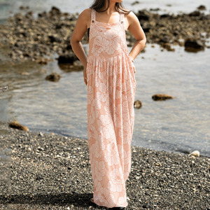 Diseño de fábrica de monos de playa informales, holgados y fluidos, personalizados con estampado hawaiano 100% rayón. - Product Image 2