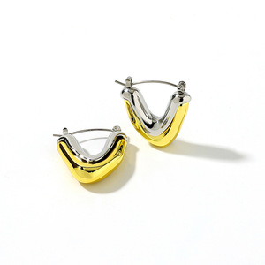 Pendientes de aro de acero inoxidable con forma geométrica de V, chapados en oro de 18k, diseño moderno, joyería de moda para mujeres y niñas. - Product Image 5