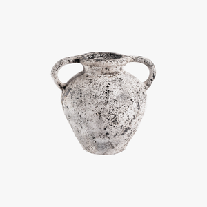 Jarrón de cerámica antiguo con manchas, con un diseño rústico y una elegante asa, perfecto para realzar cualquier decoración del hogar. - Product Image 1