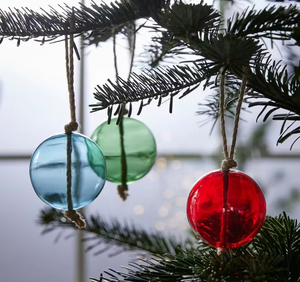 Boule d'ornement de Noël en <span class=keywords><strong>verre</strong></span> coloré pulvérisé soufflé à la main sur mesure avec ficelle - Product Image 2