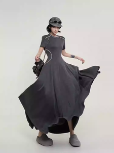 Abito estivo da donna in stile coreano di alta gamma, a maniche corte, con scollo rotondo, vita aderente e spalle dritte. - Product Image 1