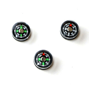 Boussole miniature à huile 12 mm, outil de navigation portable pour l'extérieur, conception en plastique écologique, haute précision, type portable - Product Image 3