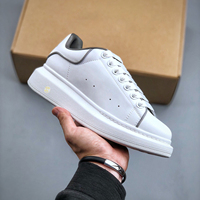 Chaussures de loisirs blanches haut de gamme pour le commerce extérieur, tige en cuir de vachette, semelle extérieure en caoutchouc naturel, fermeture à lacets, semelle intermédiaire épaisse en PU surélevée