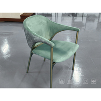 Chaise de salle à manger de luxe en velours vert menthe de qualité supérieure avec cadre en laiton antique pour la maison, l'hôtel, le restaurant et les lieux de loisirs