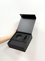 Boîte-cadeau noire de Style de mode avec des boîtes de couvercle magnétiques élégantes mates d'insertion de mousse pour la boîte d'emballage d'ensemble de soins de la peau d'emballage