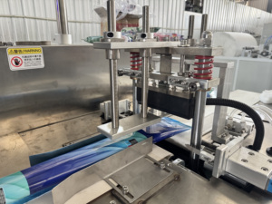 Ligne de production de lingettes humides pour emballage en vrac de 30 à 120 pièces entièrement équipée avec inspection visuelle rejet automatique des sacs tordus - Product Image 5