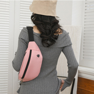 IDEA DE REGALO Riñonera de nailon impermeable para mujer con logo personalizado, venta al por mayor, riñonera cruzada para correr con orificio para auriculares - Product Image 6