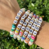 Vente en gros de tranches d'argile de polyester perles lettre d'amour Bracelet étanche Surf réglable heishi Couples Bracelet de plage pour les femmes