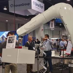 Robots COBOT articulés à 6 axes marque <span class=keywords><strong>Denso</strong></span> avec pince de robot souple pour petites pièces se déplaçant dans la ligne de processus de voiture CNC automatique - Product Image 6