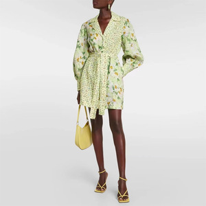 Mùa hè hoa-in v-cổ ăn mặc phổ biến giản dị kỳ nghỉ phong cách dài tay vòng eo tự nhiên dệt logo nút thắt lưng kỹ thuật số - Product Image 1