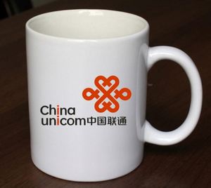 Tasses à café en céramique blanches minimalistes de 11 oz, qualité supérieure 3A, avec revêtement vierge, modèle 1702 Cup Tyre, cadeaux promotionnels, avec poignée. - Product Image 4