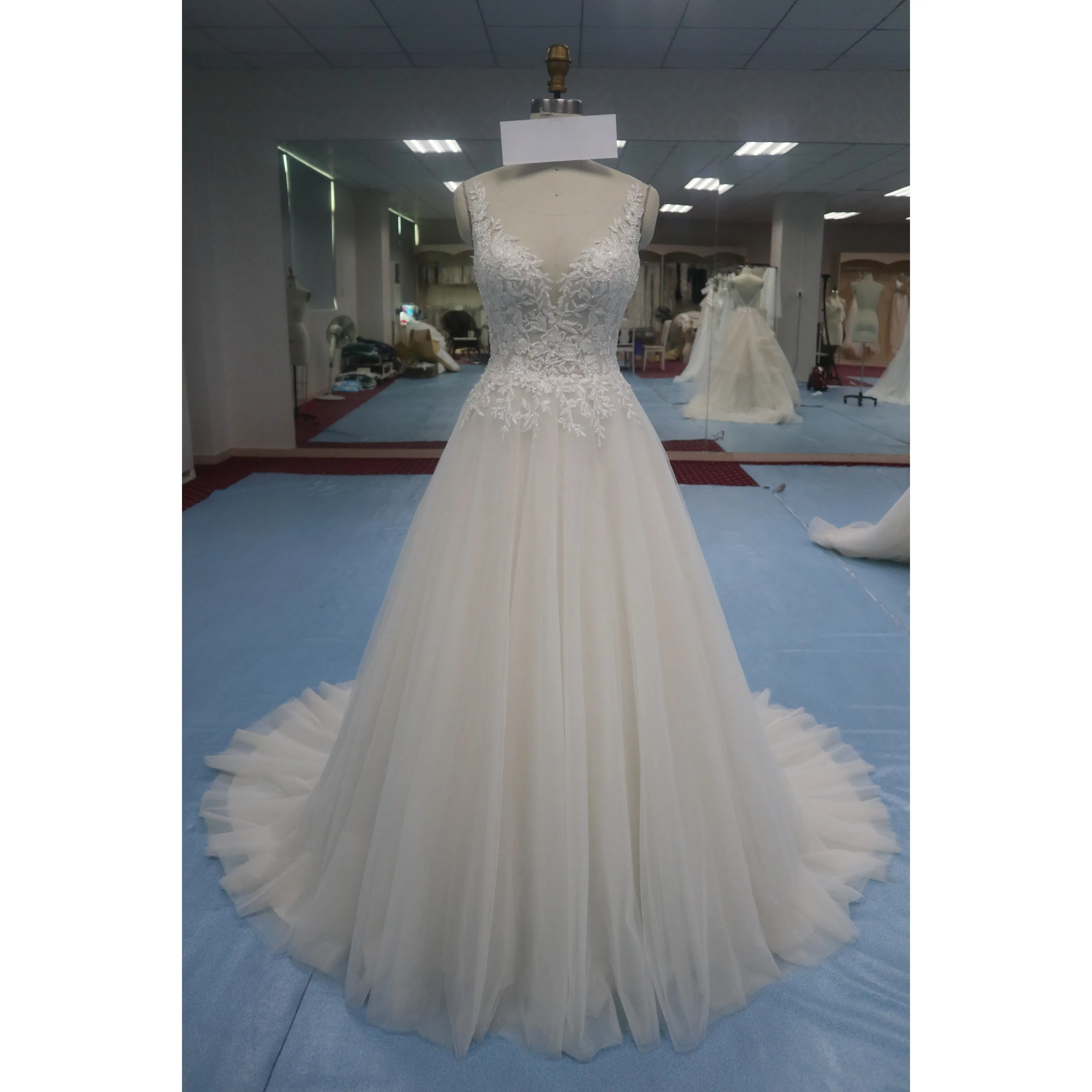 2022 Ball Gown Lace Dress White Wedding Dresses Bridal Gowns Shoulder Long Sleeve Vintage Women Fashion Quantity