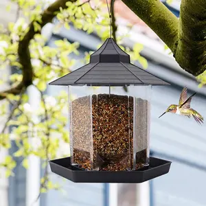 Outdoor Clear Plastic Eekhoorn Proof Baffle Vogel Feeder Transparante Ronde Opknoping Vogel Feeder