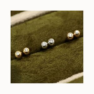 Xinfly Clou d'oreille classique 18K, diamant naturel 0,02 ct, or jaune, blanc et rose 18K, motif géométrique à chiffres, style religieux, pour fêtes - Product Image 1