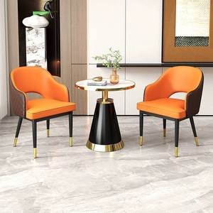 Fauteuil orange moderne avec structure noire et accents dorés pour salon ou salle à manger - Product Image 1