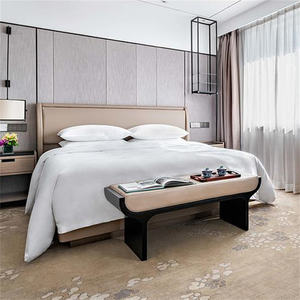 Juego de Muebles de Dormitorio Comerciales Modernos, Cama de Madera Maciza Tamaño Queen/King, Cabecera, Mesita de Noche, Personalizable para 5 Apartamentos - Product Image 1