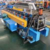 Machine de formage à trois couches pour profilés en C et en U, machine de formage à profilés en C, machine de formage à profilés en U