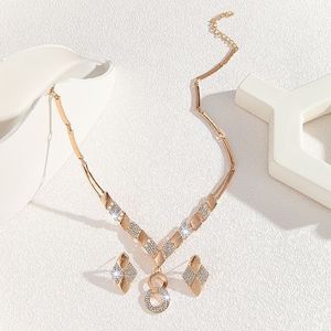 Nouveau Collier Pendentif Cœur Sportif Polyvalent de Luxe Léger pour Femme, Incrusté de Zircon, Chaîne en Alliage de Bambou Réglable - Product Image 2