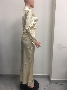 ชุดใหม่สำหรับผู้หญิง: เสื้อแขนยาวผ้าซาตินผูกเอวสุดหรู พร้อมกระโปรง - ชุดลำลอง 2 ชิ้น แฟชั่น - Product Image 5