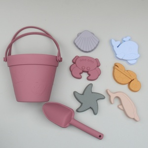 Juego de 8 Piezas de Juguetes de Playa de Silicona para Niños, Accesorios Esenciales para la Playa, Juego de Cubos y Moldes para la Playa, Juguete para el Baño del Bebé - Product Image 2
