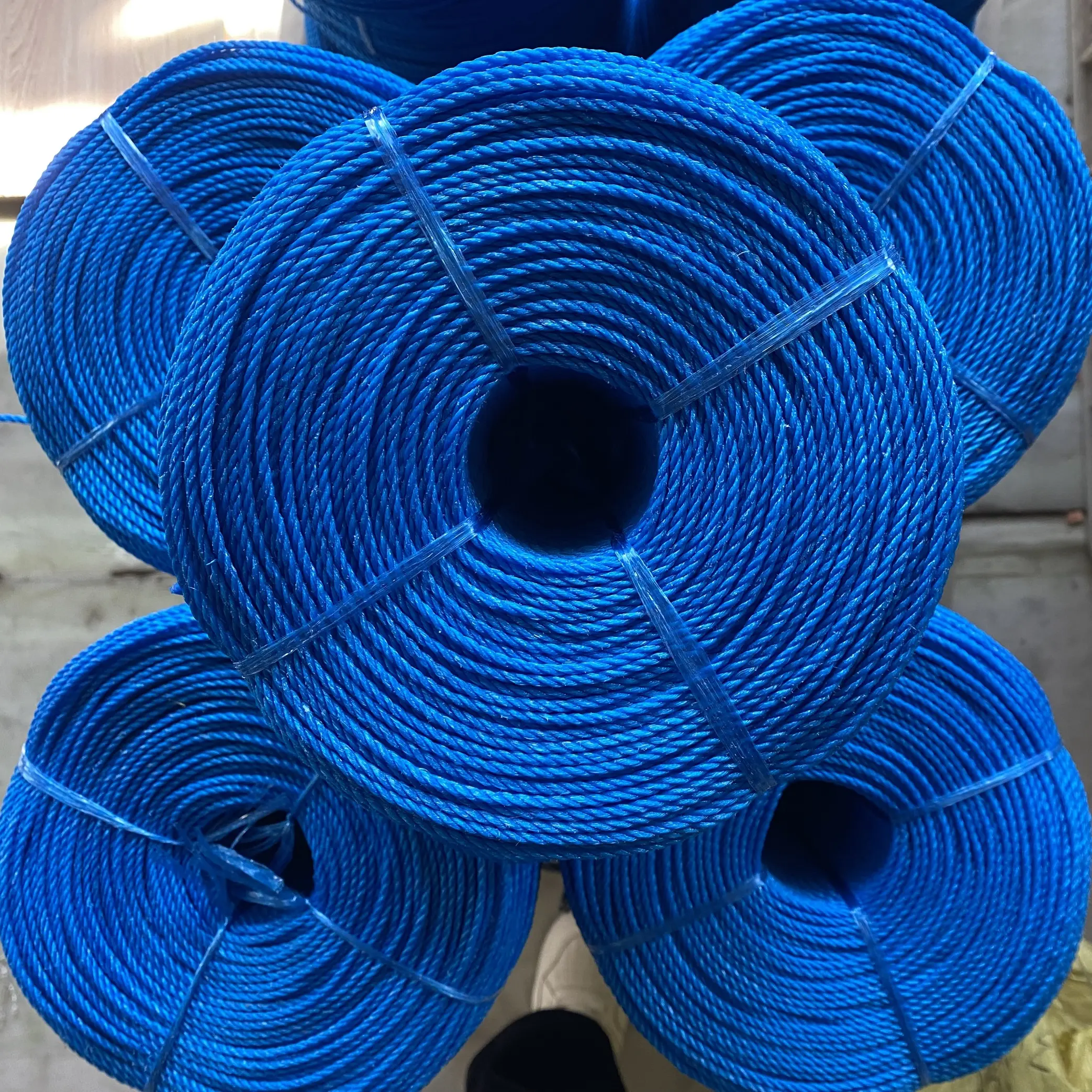 Corde de pêche en fibre de polyéthylène de corde en plastique PE à trois brins