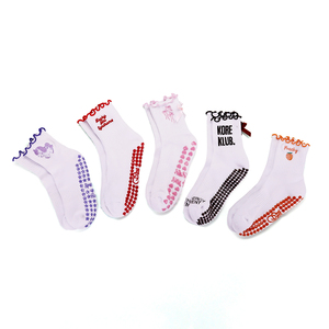 कस्टम लोगो धनुष डिजाइन विरोधी पर्ची फैशन महिला योग धनुष मोजे के कस्टम ढेर नीचे अपने लोगो के साथ मोजे - Product Image 4