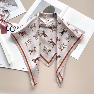 OEM kustom syal sutra Satin mewah 53x53cm dengan Logo kuda dicetak musim semi musim panas musim gugur Aksesori mode siap kirim stok - Product Image 3