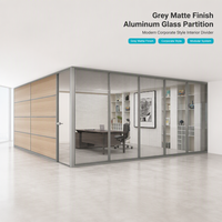 Cloison de séparation en verre et aluminium gris mat, style moderne pour intérieur d'entreprise