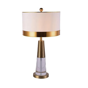 Lampe de bureau moderne avec base en laiton et abat-jour blanc, source lumineuse LED à commande tactile - Product Image 1