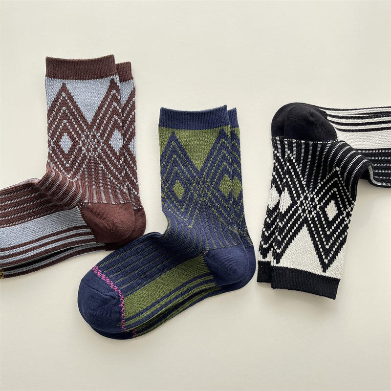 Bulk Wholesale High Quality Double Needle Winter Sock Match Colors Argyle Cotton Socks for Women Vintage Mid Tube Socks