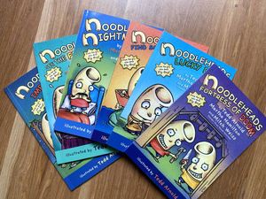 <span class=keywords><strong>Libro</strong></span> illustrato inglese Noodleheads ridere umorismo a colori fumetto <span class=keywords><strong>libro</strong></span> Set di 6 - Product Image 6
