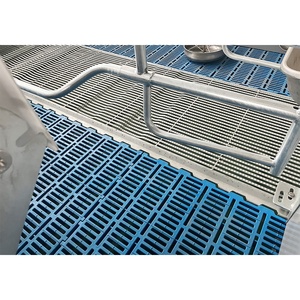 Cage de mise bas robuste pour truies en acier galvanisé avec mangeoire réversible - Product Image 3