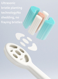 Brosse à dents souple pour enfants au design de dessin animé avec poils ultra-doux et boîte de rangement de voyage, sûre et douce pour les soins bucco-dentaires des tout-petits - Product Image 4