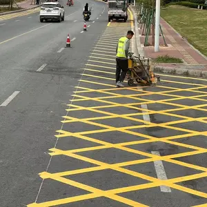 Tanda trotoar putih atau kuning digunakan untuk berbagai tanda jalan kilau panas cat penanda Jalan