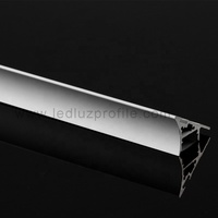 Profilé LED en aluminium à montage en surface à 45 degrés pour armoires, étagères et projets d'éclairage linéaire commercial