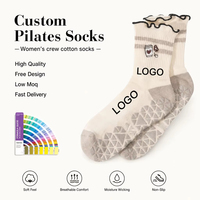Chaussettes de Pilates pour femmes avec logo personnalisé, OEM, antidérapantes, en coton tricoté, respirantes, absorbant la transpiration, chaussettes de yoga personnalisées