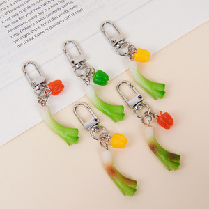 Llavero de cebolla roja y pimiento simulados, divertido colgante de pareja con segmentos de cebolla roja, regalo para supermercados. - Product Image 1