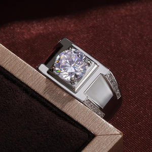 Anello F636 di Lusso con Diamante Naturale Taglio Princess, Stile Fidanzamento per Donne, Fascia in Oro 14K con Pietre Laterali - Product Image 4