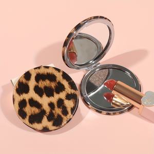 Specchietto per il trucco portatile pieghevole <span class=keywords><strong>a</strong></span> forma di <span class=keywords><strong>cuore</strong></span> con stampa leopardata <span class=keywords><strong>a</strong></span> forma di <span class=keywords><strong>cuore</strong></span> piccolo <span class=keywords><strong>specchio</strong></span> - Product Image 3